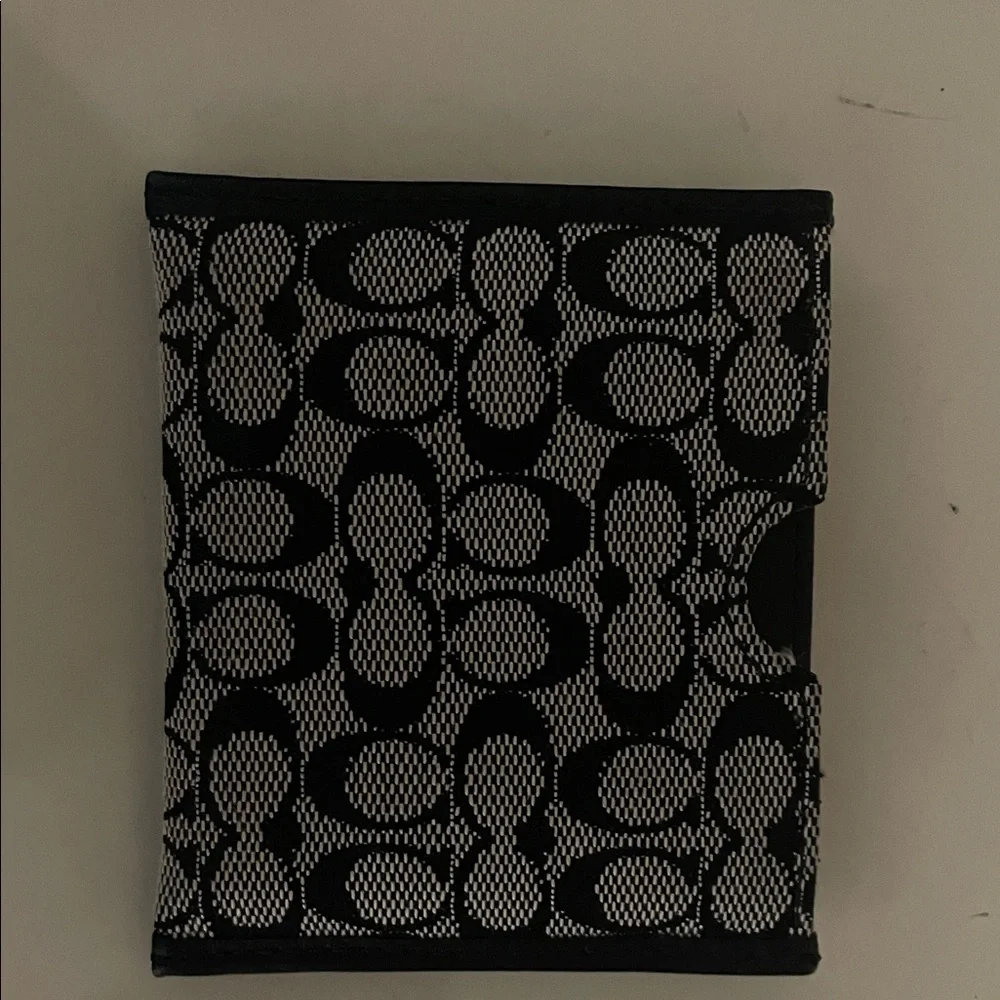 Coach Black and White Wallet with double sided mirror - Picture 2 of 4